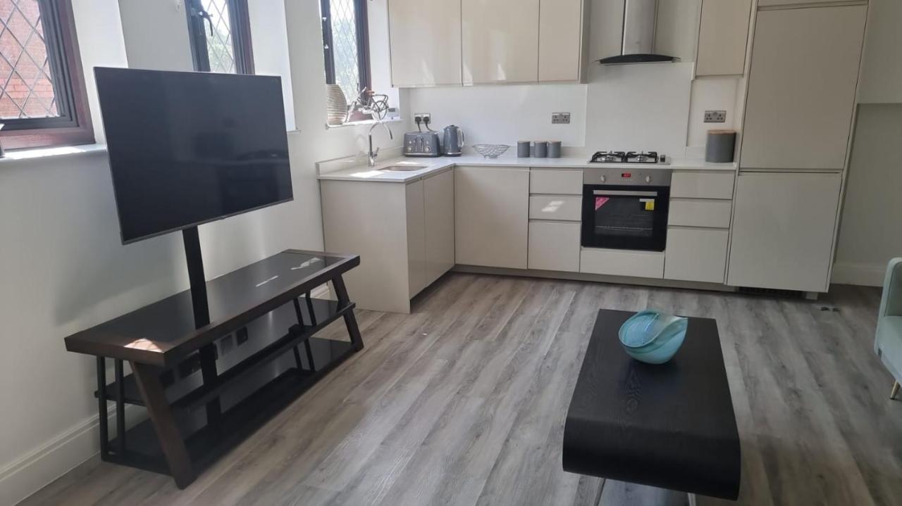 Jasmin Apartments - Luxury 1 & 2 Bedroom Units With Free Parking Bushey Bagian luar foto