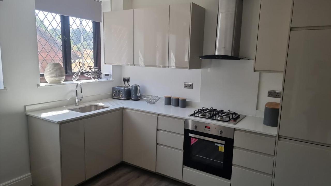 Jasmin Apartments - Luxury 1 & 2 Bedroom Units With Free Parking Bushey Bagian luar foto